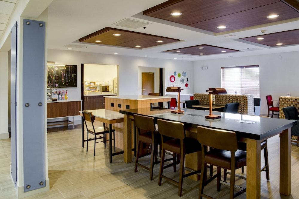 Holiday Inn Express & Suites Jacksonville By Ihg South Jacksonville Екстериор снимка