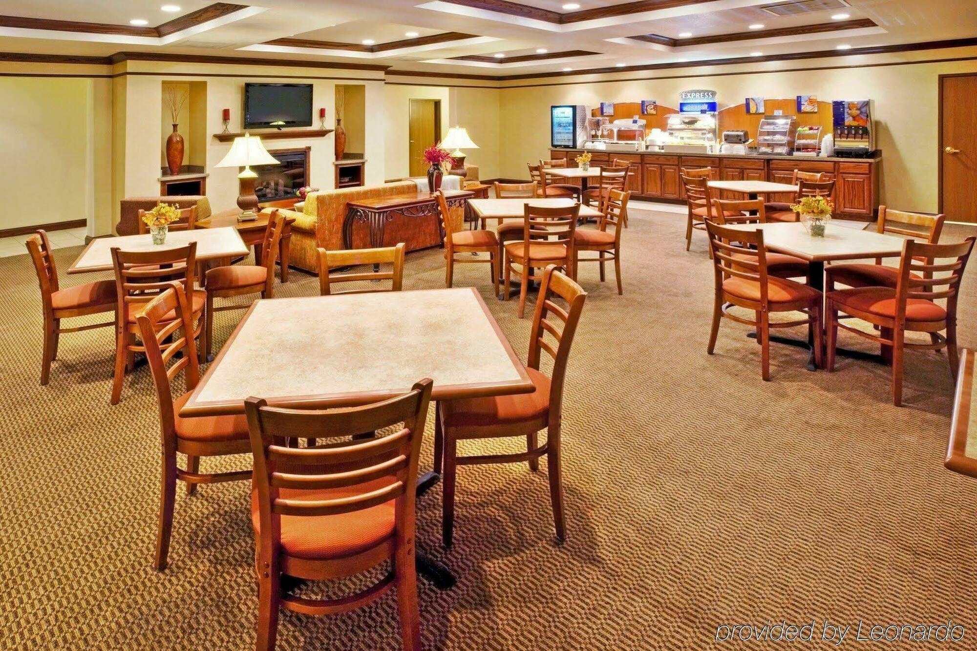 Holiday Inn Express & Suites Jacksonville By Ihg South Jacksonville Екстериор снимка